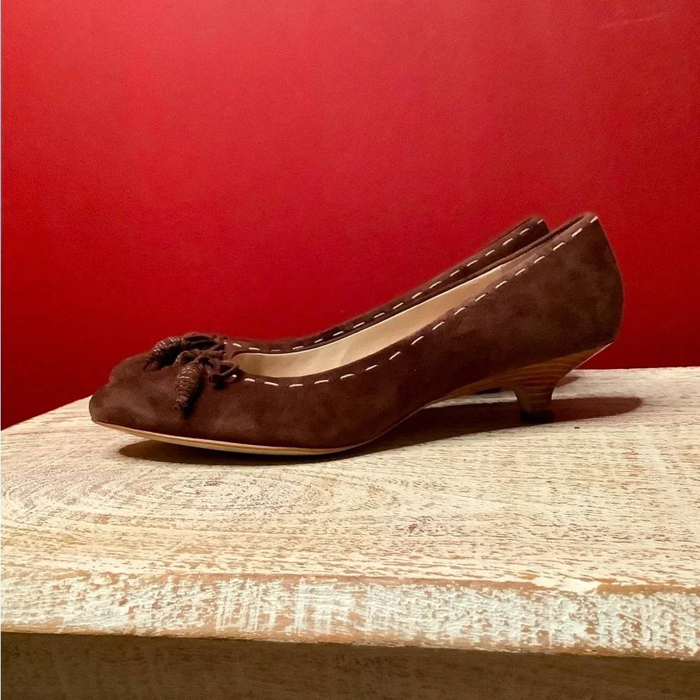 AK Anne Klein Flex Kitten Heels Brown Suede, Bows & Contrasting Cream Stitch - Picture 5 of 16